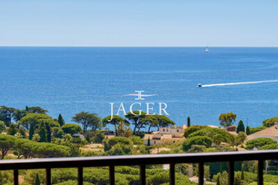 Charmante villa provençale pleine de potentiel avec vue mer pa – 7 pièces – 6 chambres – 255.00 m²