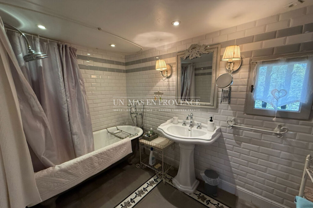 Maison Provençale familiale avec Piscine ? Location de Vacance – NR pièces – 4 chambres – 95.00 m²