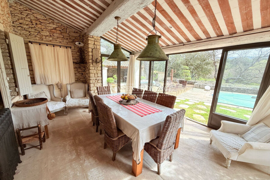 Maison à louer à Lacoste