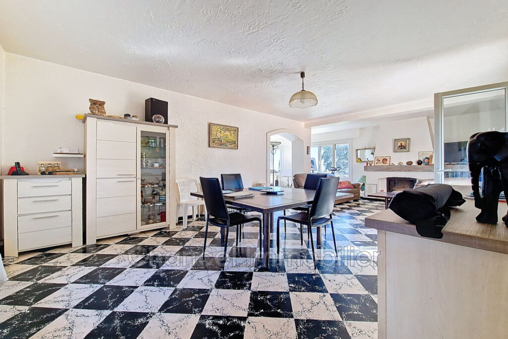 vente maison 6 Pièce(s) – 6 pièces – 5 chambres – 201.00 m²