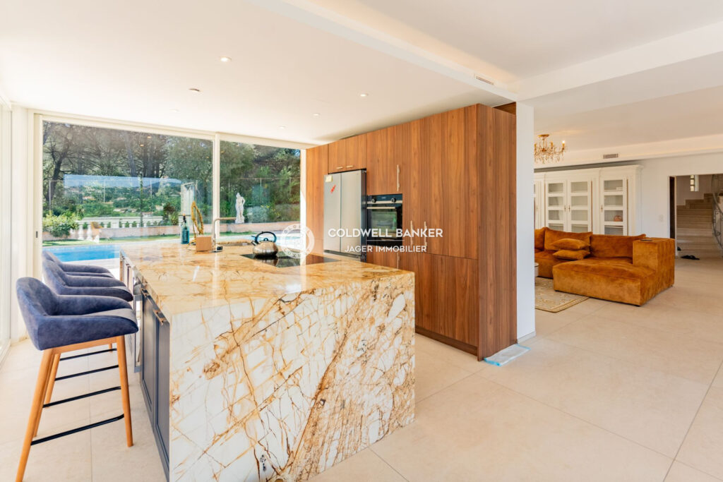 vente maison – NR pièces – 7 chambres – 378.00 m²