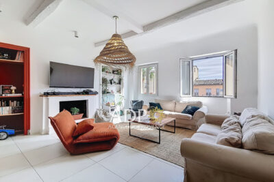 Grasse centre Dernier étage ? 4 pièces rénové avec charme et v – 4 pièces – 3 chambres – 104.07 m²