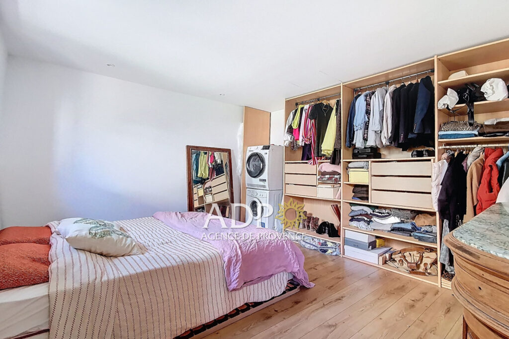 Grasse centre Dernier étage ? 4 pièces rénové avec charme et v – 4 pièces – 3 chambres – 104.07 m²