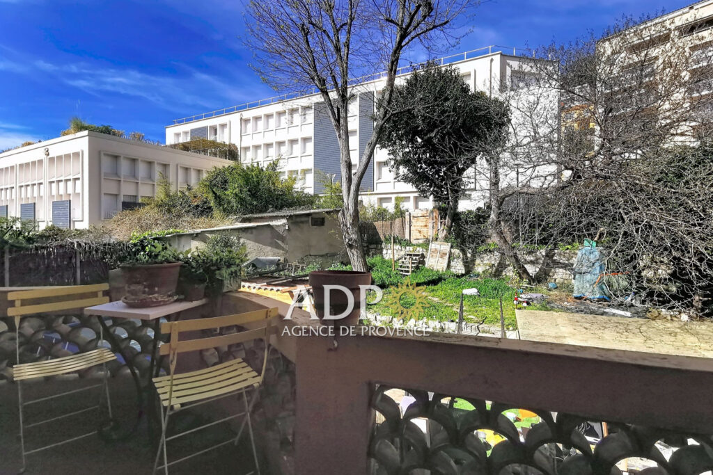 Grasse centre Dernier étage ? 4 pièces rénové avec charme et v – 4 pièces – 3 chambres – 104.07 m²