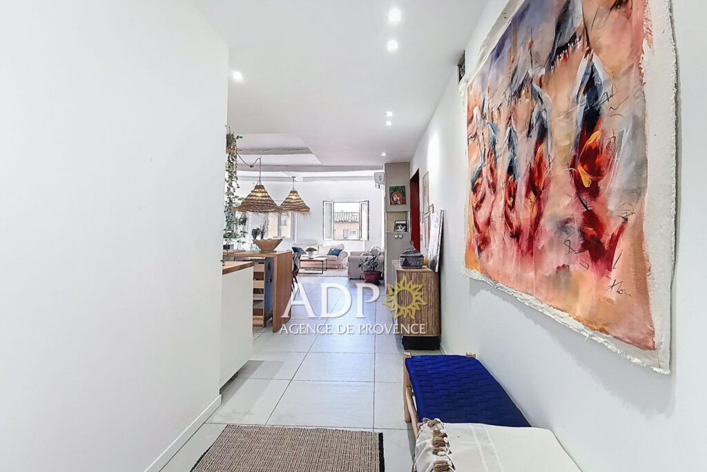 Grasse centre Dernier étage ? 4 pièces rénové avec charme et v – 4 pièces – 3 chambres – 104.07 m²