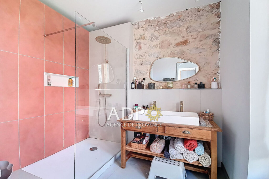 Grasse centre Dernier étage ? 4 pièces rénové avec charme et v – 4 pièces – 3 chambres – 104.07 m²