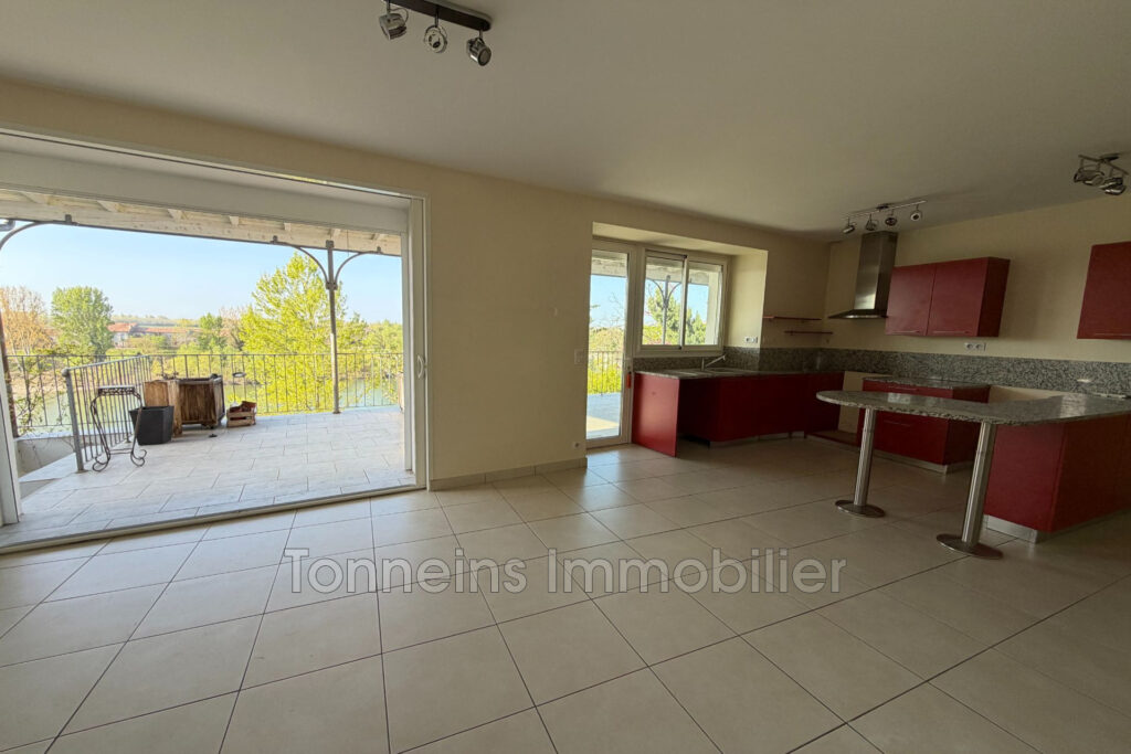 location maison 6 Pièce(s) – 6 pièces – 4 chambres – 111.00 m²
