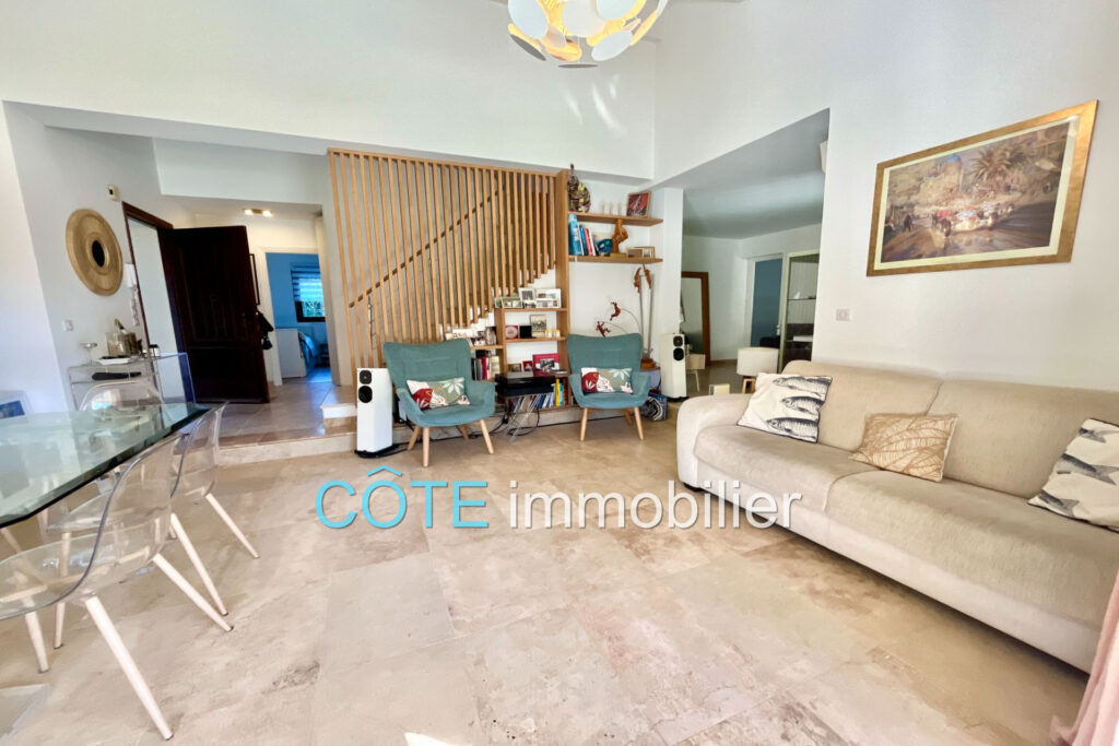 ANTIBES PROCHE CENTRE MAISON FAMILIALE 4 CHAMBRES PISCINE – 5 pièces – 4 chambres – 130.00 m²