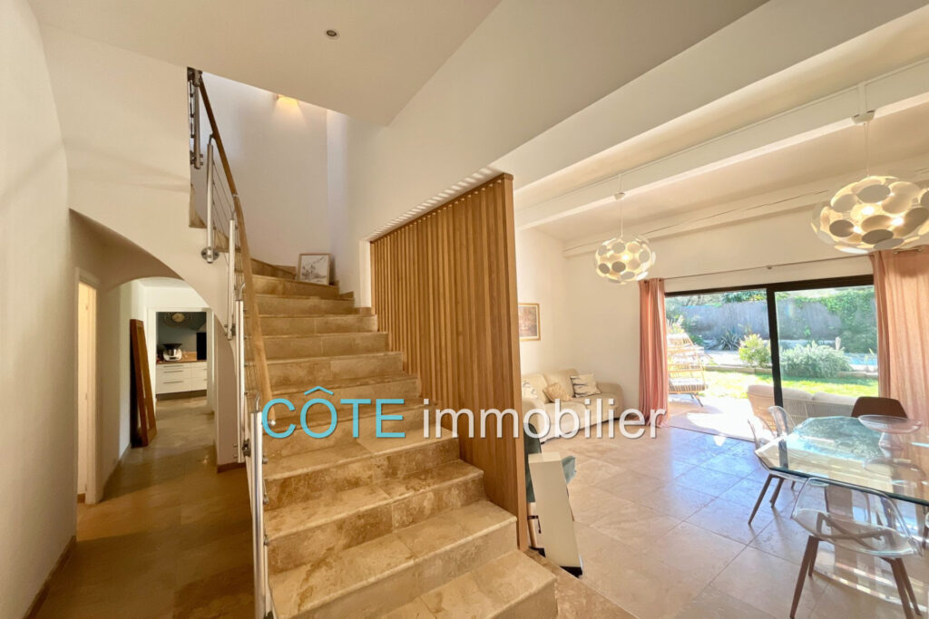 ANTIBES PROCHE CENTRE MAISON FAMILIALE 4 CHAMBRES PISCINE – 5 pièces – 4 chambres – 130.00 m²