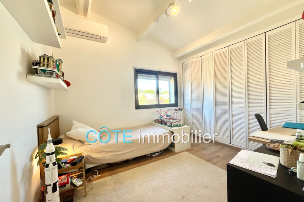 ANTIBES PROCHE CENTRE MAISON FAMILIALE 4 CHAMBRES PISCINE – 5 pièces – 4 chambres – 130.00 m²