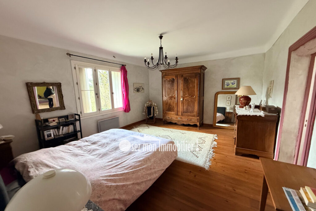 vente maison en pierre 11 Pièce(s) – 11 pièces – 7 chambres – 275.00 m²