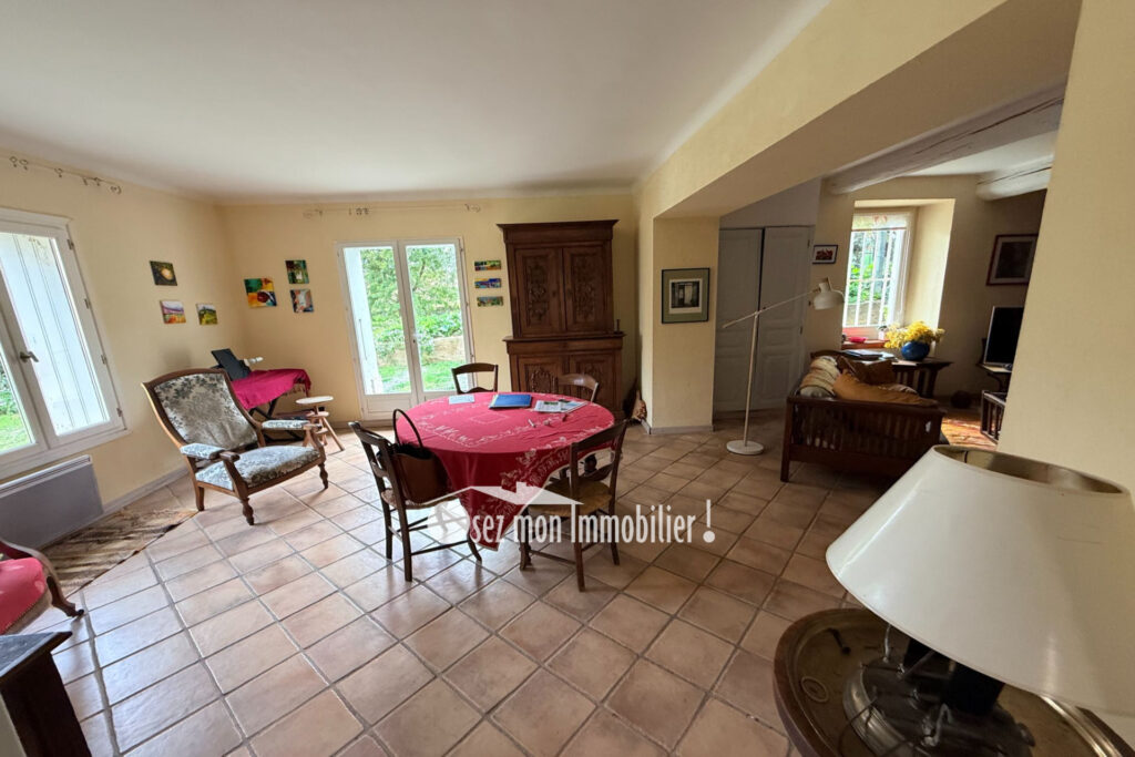 vente maison en pierre 11 Pièce(s) – 11 pièces – 7 chambres – 275.00 m²