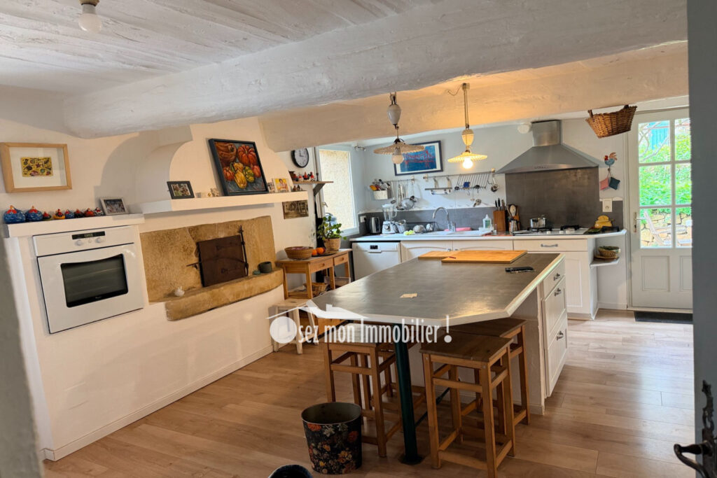 vente maison en pierre 11 Pièce(s) – 11 pièces – 7 chambres – 275.00 m²