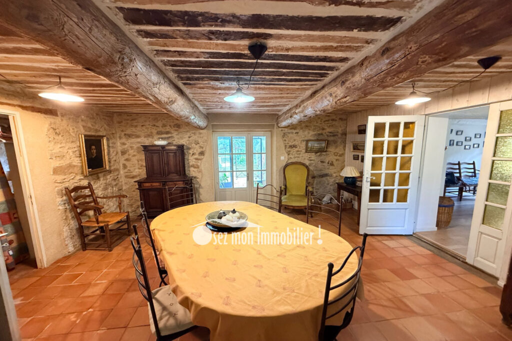 vente maison en pierre 11 Pièce(s) – 11 pièces – 7 chambres – 275.00 m²