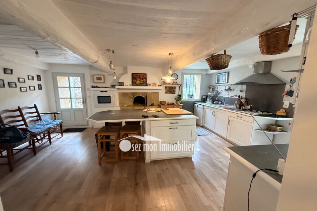 vente maison en pierre 11 Pièce(s) – 11 pièces – 7 chambres – 275.00 m²