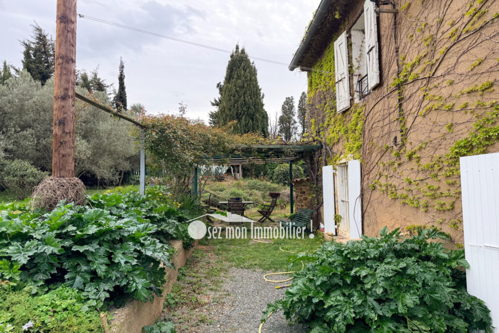 vente maison en pierre 11 Pièce(s) – 11 pièces – 7 chambres – 275.00 m²