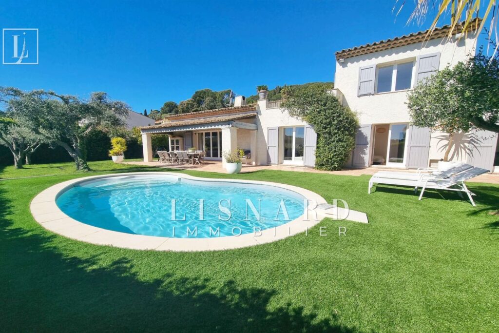 HAUTEURS DE VALLAURIS – Dans un quartier recherché et résident – 5 pièces – 5 chambres – 168.00 m²