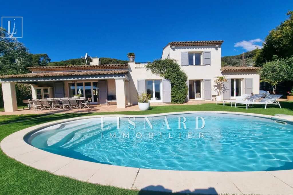 HAUTEURS DE VALLAURIS – Dans un quartier recherché et résident – 5 pièces – 5 chambres – 168.00 m²