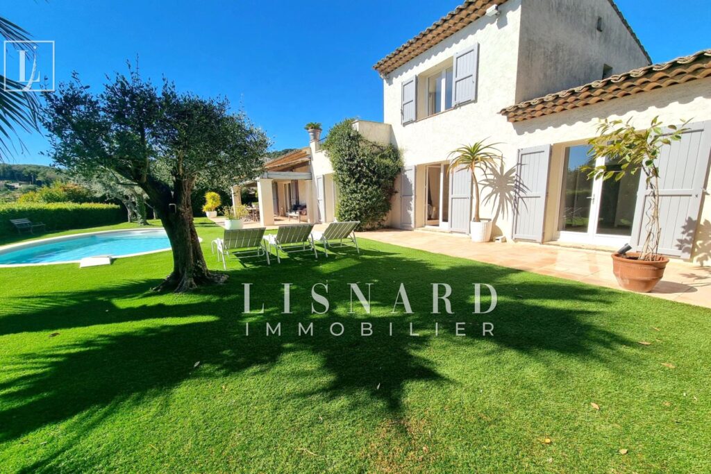 HAUTEURS DE VALLAURIS – Dans un quartier recherché et résident – 5 pièces – 5 chambres – 168.00 m²