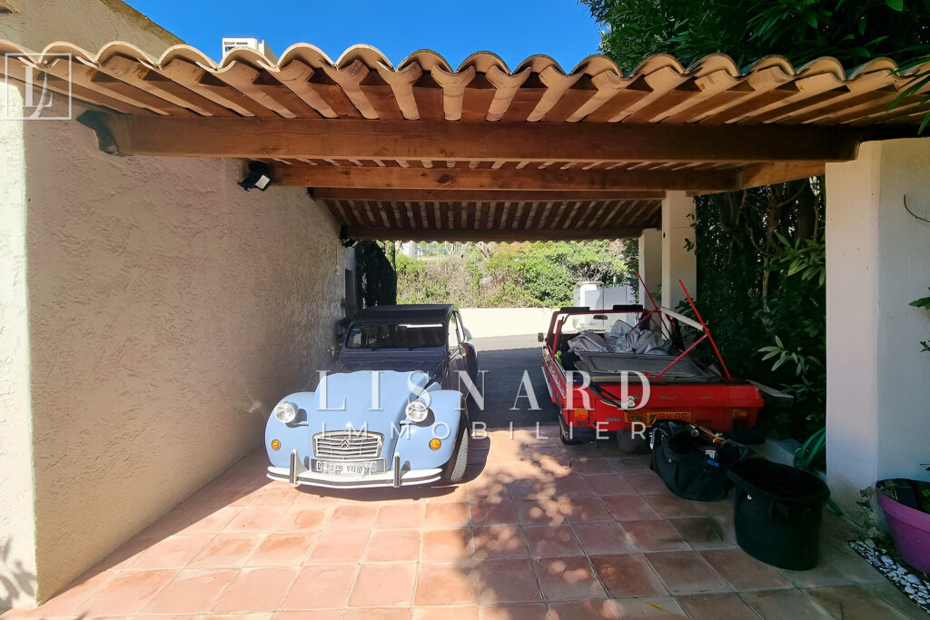 HAUTEURS DE VALLAURIS – Dans un quartier recherché et résident – 5 pièces – 5 chambres – 168.00 m²