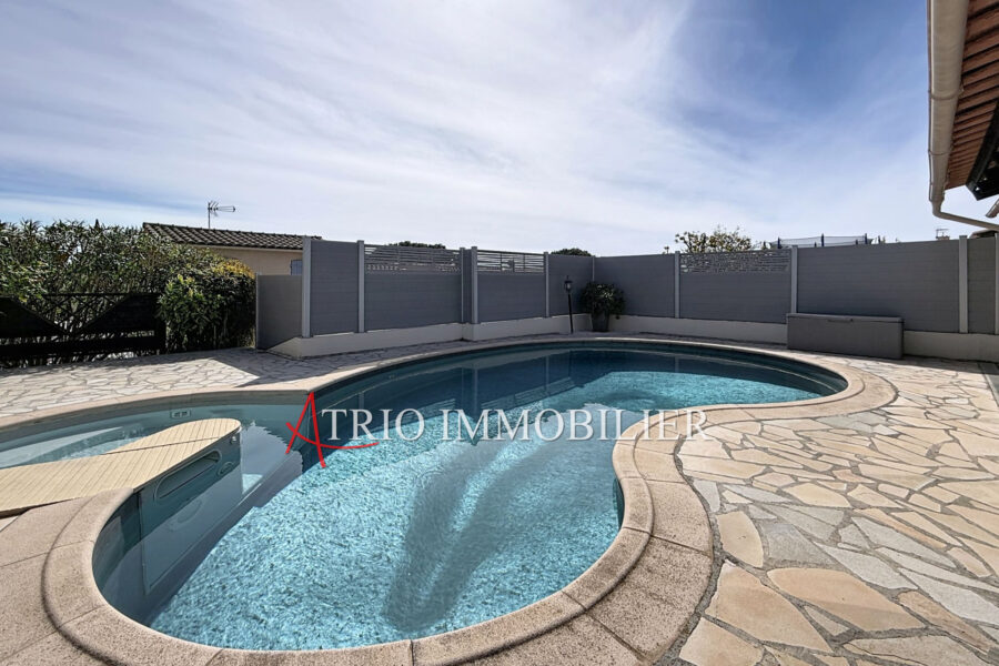 Maison à vendre à Cagnes-sur-Mer — Vue sur la ville — photo 2