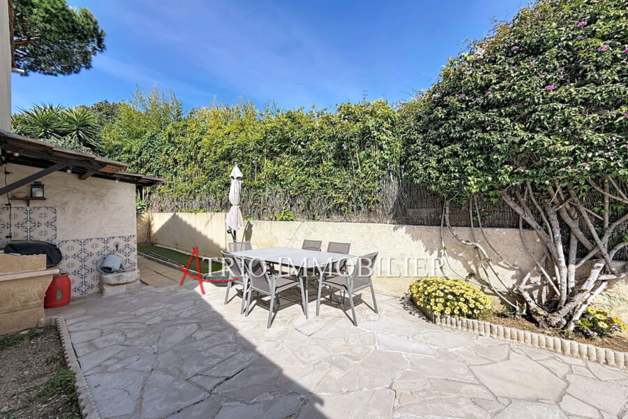 Maison à vendre à Cagnes-sur-Mer — Vue sur la ville — photo 10