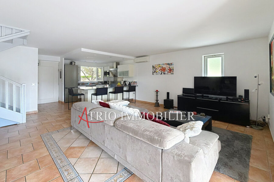 Maison à vendre à Cagnes-sur-Mer — Vue sur la ville — photo 4
