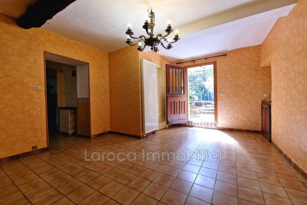 Mas de caractère avec piscine, vue montagne et terrain arboré  – 9 pièces – 5 chambres – 237.00 m²