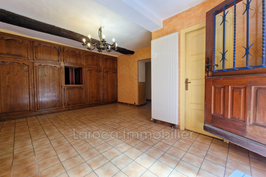 Mas de caractère avec piscine, vue montagne et terrain arboré  – 9 pièces – 5 chambres – 237.00 m²