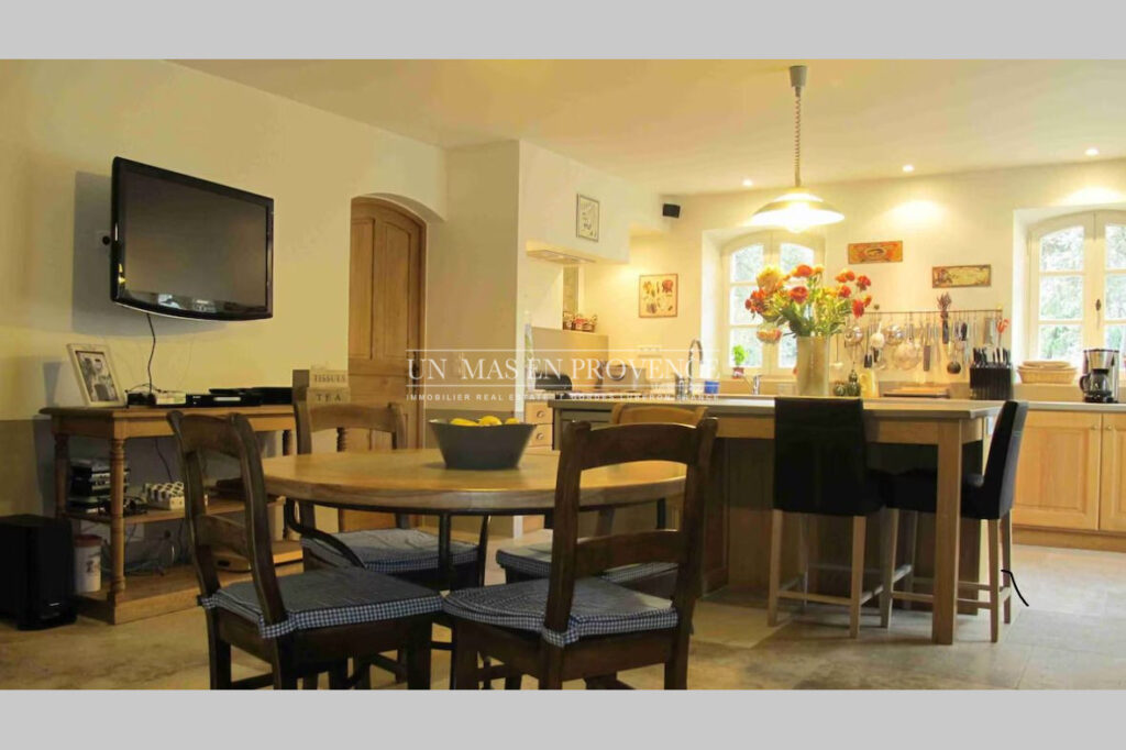 Location vacances Luberon : mas avec 5 chambres, piscine & gra – NR pièces – 5 chambres – 223.00 m²