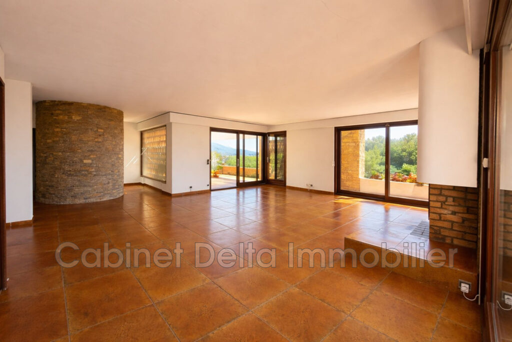 COUP DE COEUR ! – 6 pièces – 5 chambres – 200.00 m²