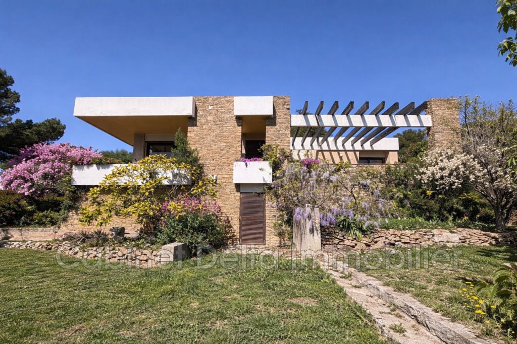 COUP DE COEUR ! – 6 pièces – 5 chambres – 200.00 m²