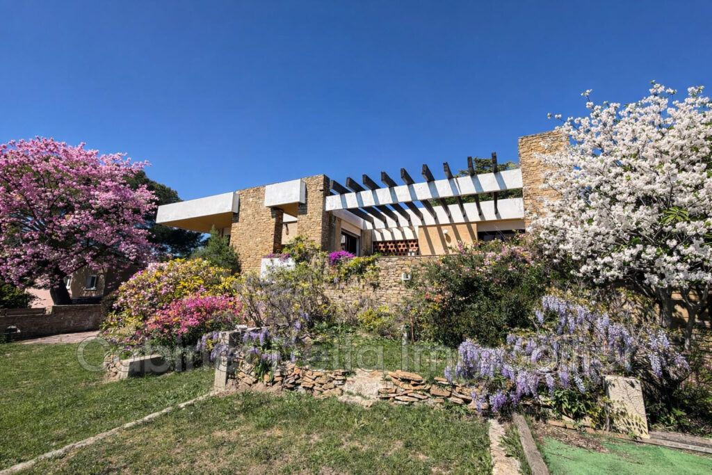 COUP DE COEUR ! – 6 pièces – 5 chambres – 200.00 m²