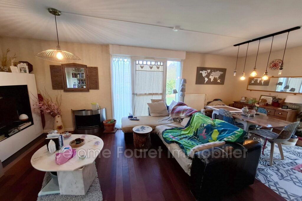 Maison à deux pas du centre-ville et des commodités. – 2 pièces – 1 chambre – 53.50 m²