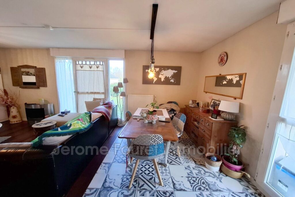 Maison à deux pas du centre-ville et des commodités. – 2 pièces – 1 chambre – 53.50 m²