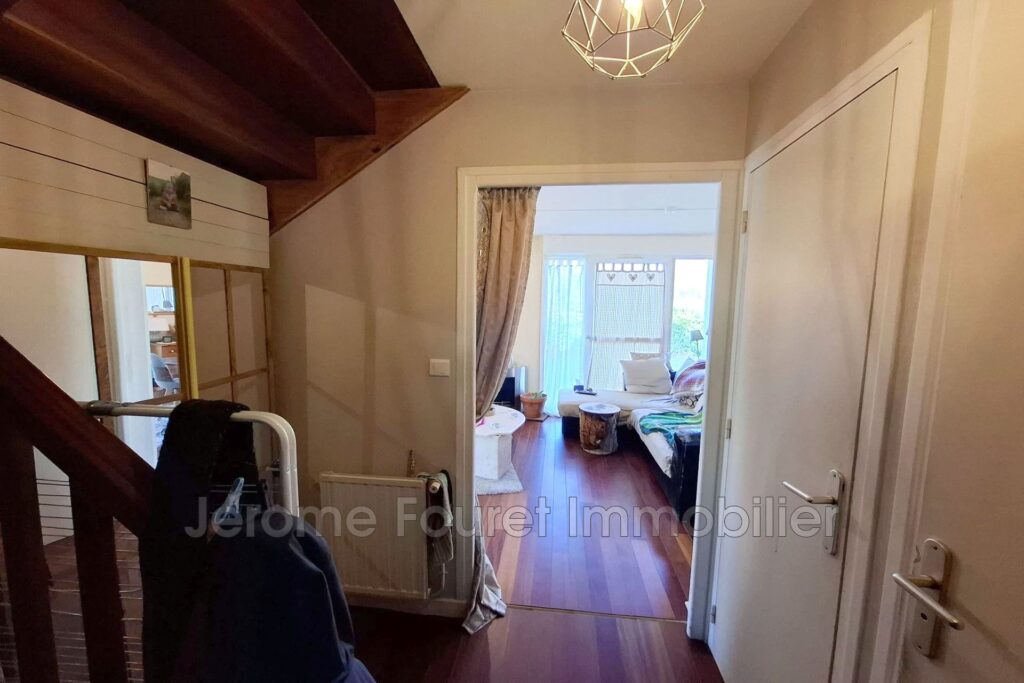 Maison à deux pas du centre-ville et des commodités. – 2 pièces – 1 chambre – 53.50 m²