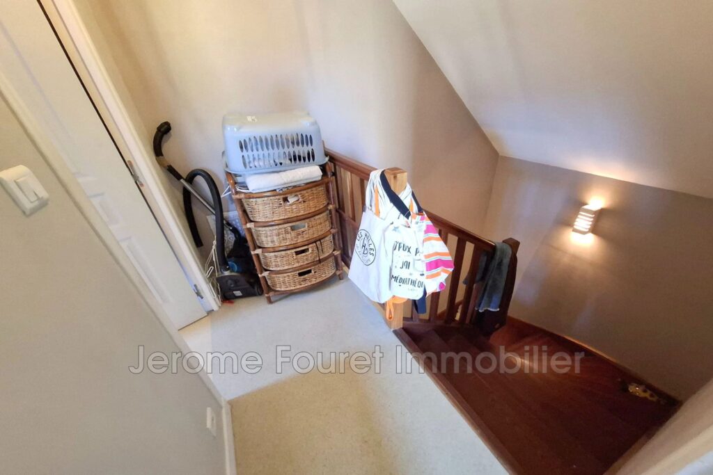 Maison à deux pas du centre-ville et des commodités. – 2 pièces – 1 chambre – 53.50 m²