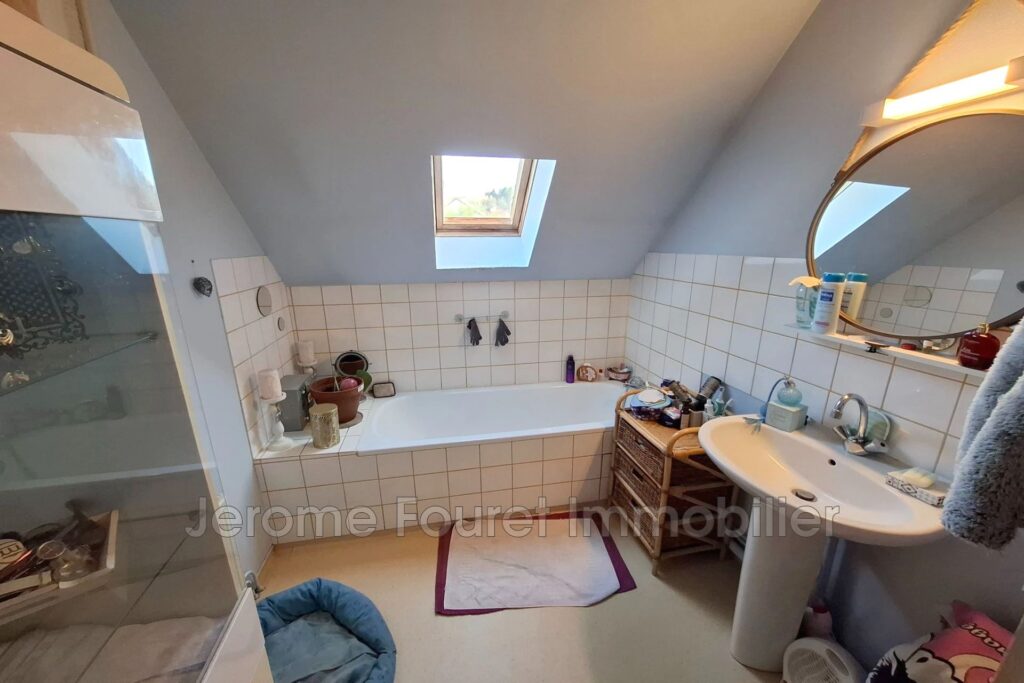 Maison à deux pas du centre-ville et des commodités. – 2 pièces – 1 chambre – 53.50 m²