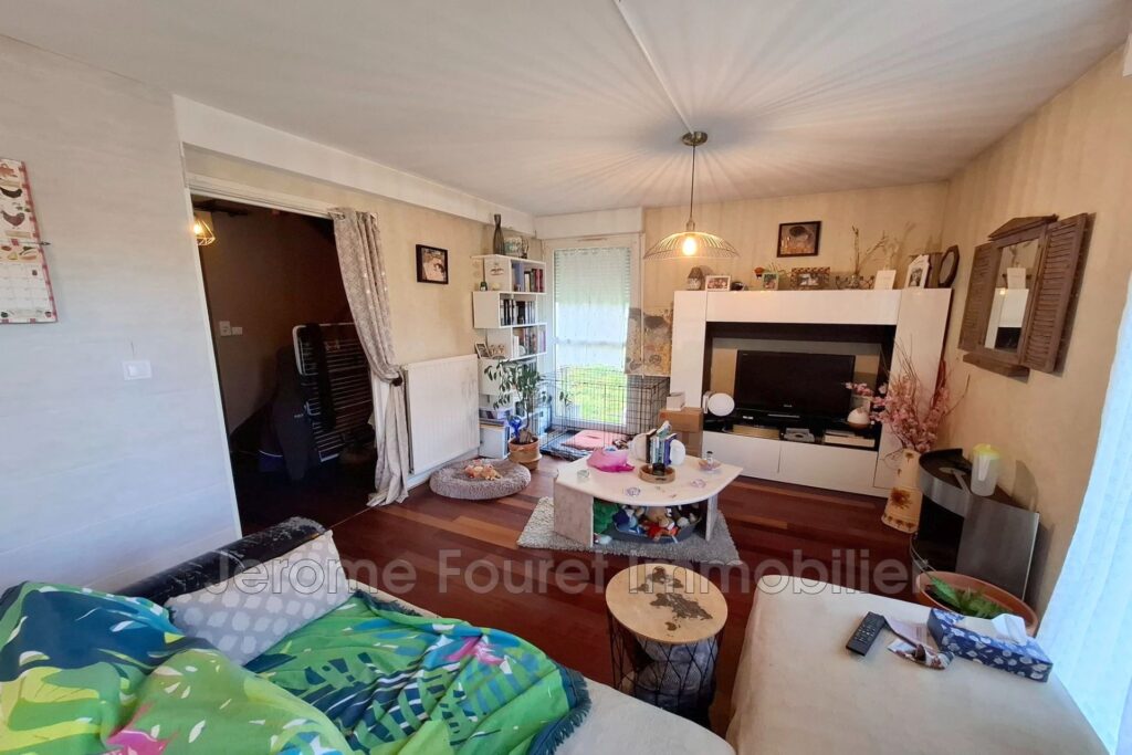 Maison à deux pas du centre-ville et des commodités. – 2 pièces – 1 chambre – 53.50 m²