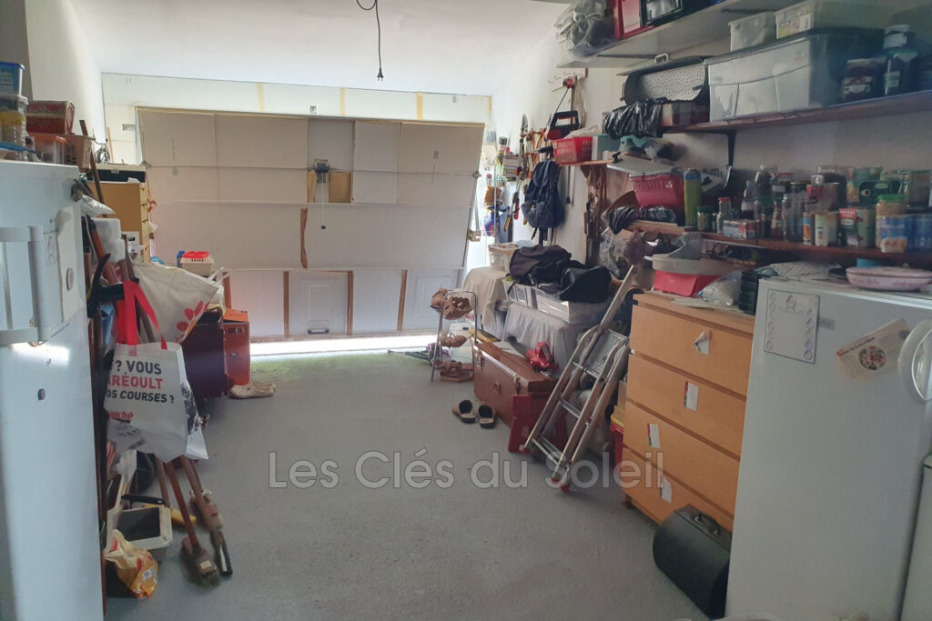 Maison de plain-pied avec piscine ? 102 m²  Maison lumineuse d – 5 pièces – 4 chambres – 102.00 m²