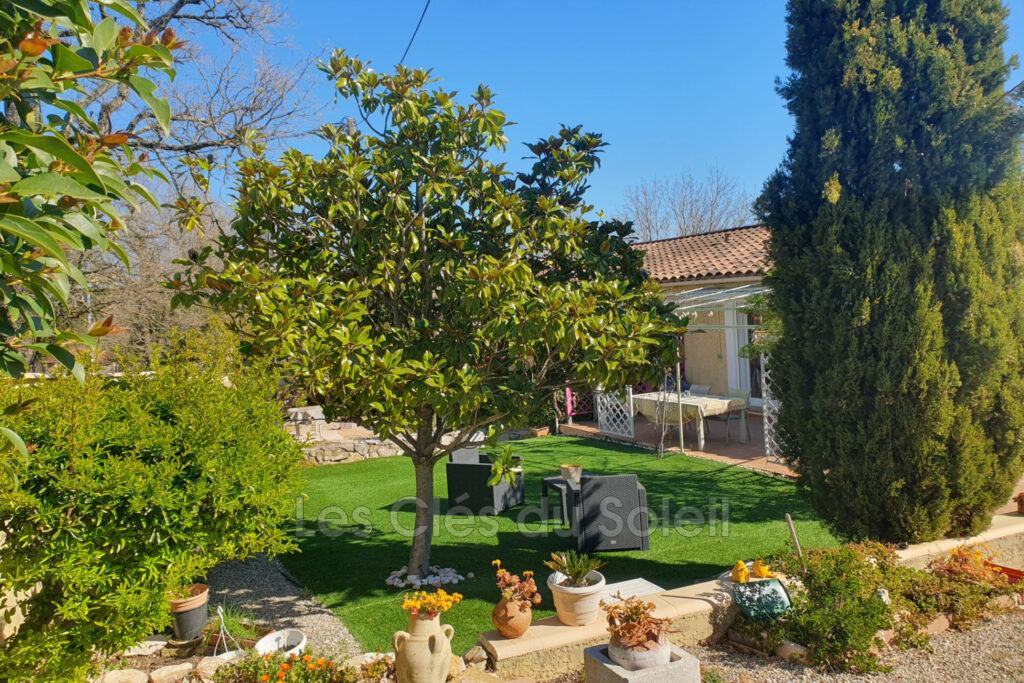 Maison de plain-pied avec piscine ? 102 m²  Maison lumineuse d – 5 pièces – 4 chambres – 102.00 m²