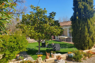 Maison de plain-pied avec piscine ? 102 m²  Maison lumineuse d – 5 pièces – 4 chambres – 102.00 m²