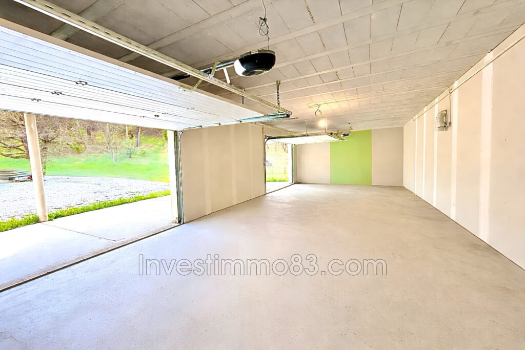 Dans un environnement calme et verdoyant et dans un quartier r – 5 pièces – 4 chambres – 250.00 m²
