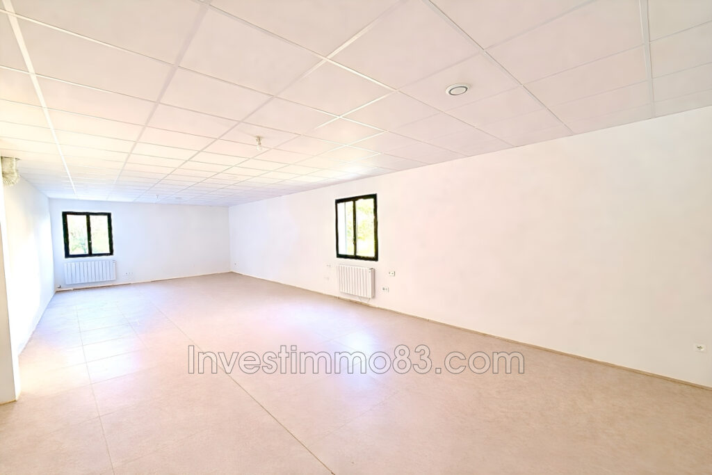 Dans un environnement calme et verdoyant et dans un quartier r – 5 pièces – 4 chambres – 250.00 m²