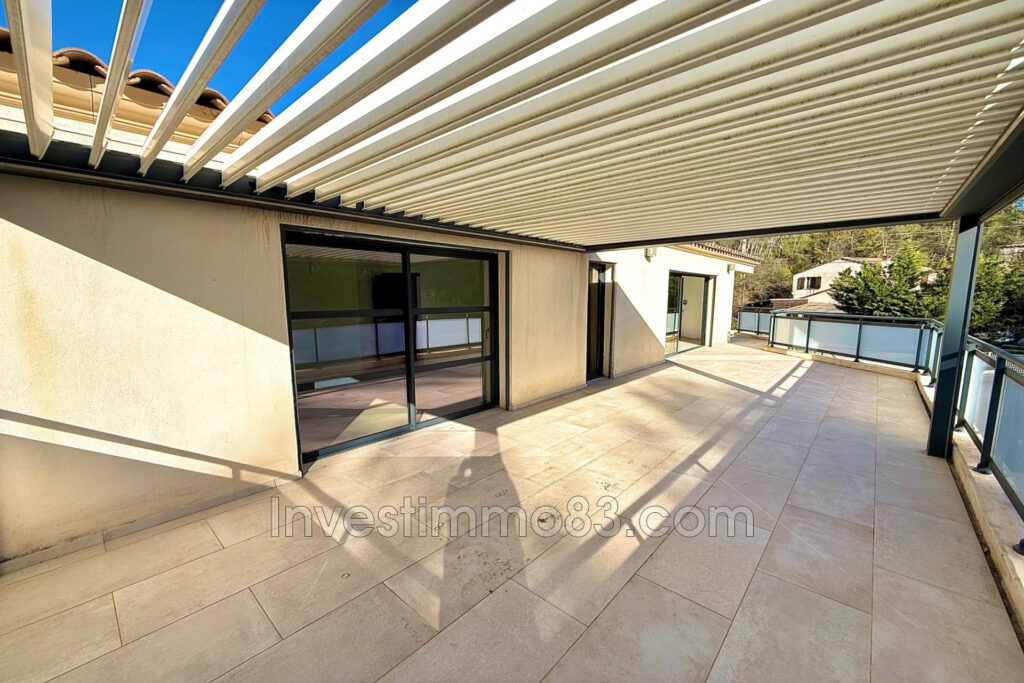 Dans un environnement calme et verdoyant et dans un quartier r – 5 pièces – 4 chambres – 250.00 m²