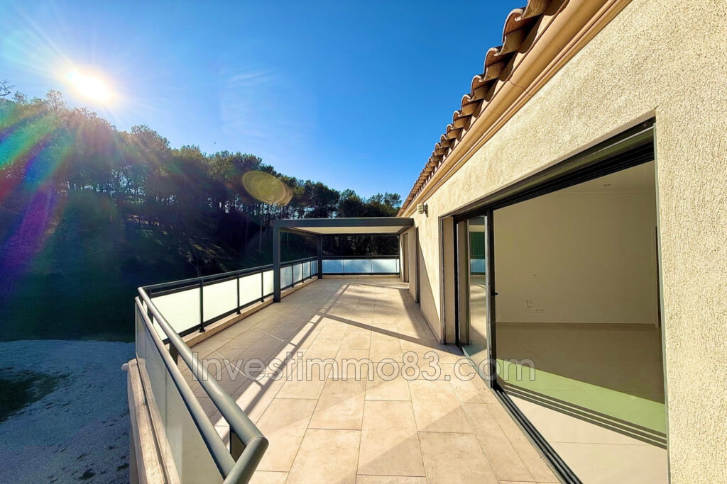 Dans un environnement calme et verdoyant et dans un quartier r – 5 pièces – 4 chambres – 250.00 m²