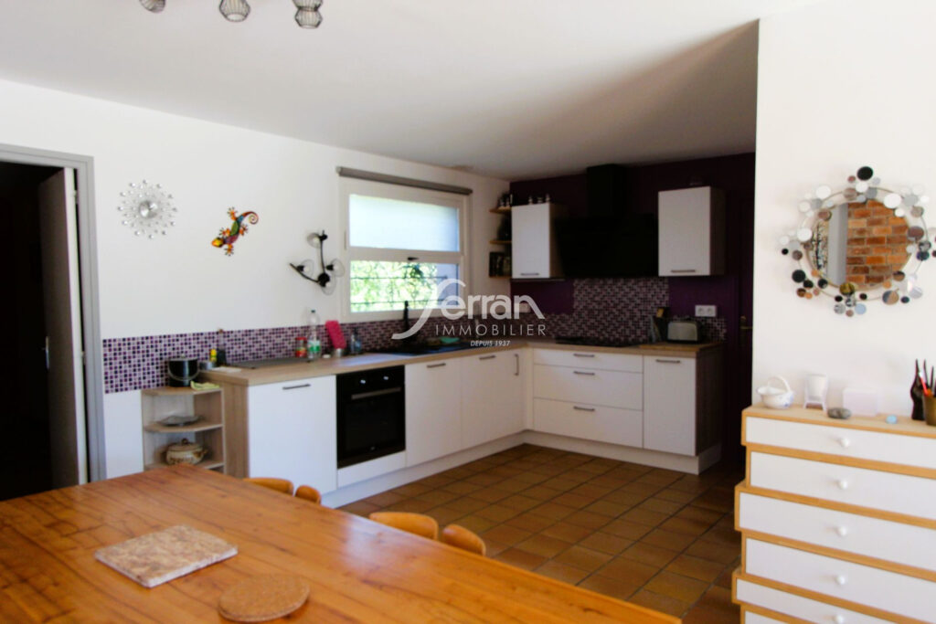 A vendre à Lorgues Maison de 145m² sur 1545m² de terrain – 4 pièces – 3 chambres – 145.00 m²