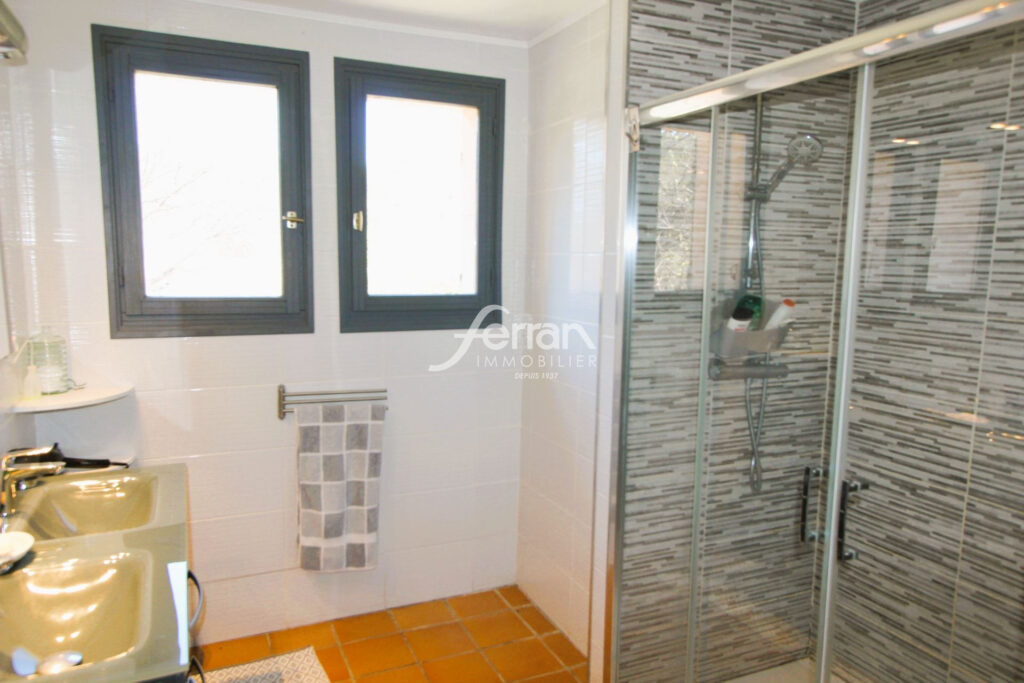 A vendre à Lorgues Maison de 145m² sur 1545m² de terrain – 4 pièces – 3 chambres – 145.00 m²