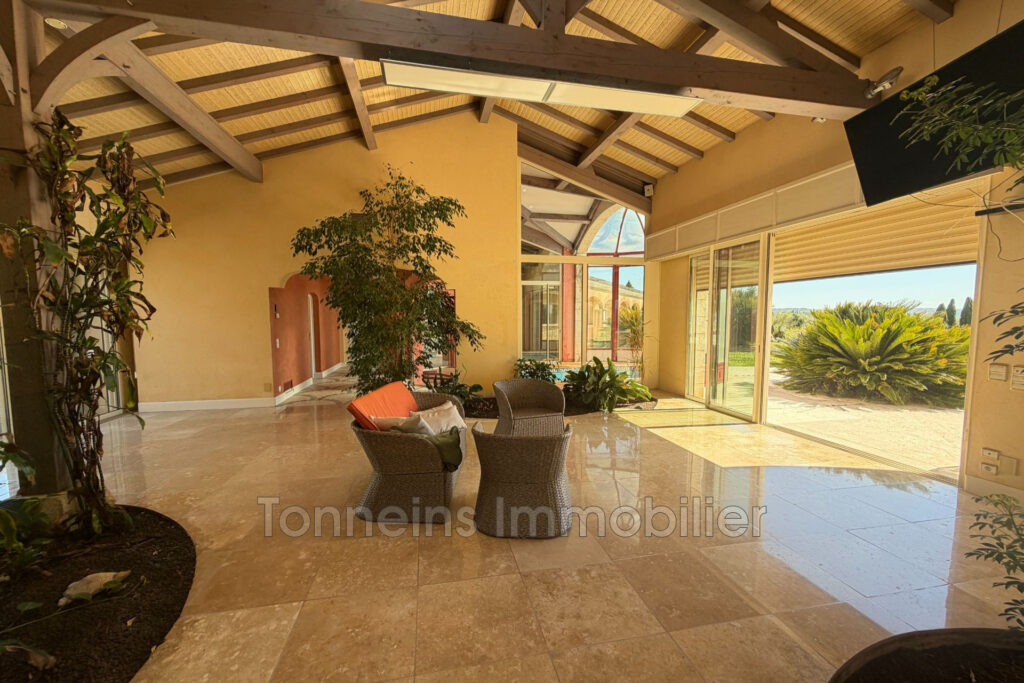 vente  – NR pièces – 7 chambres – 700.00 m²