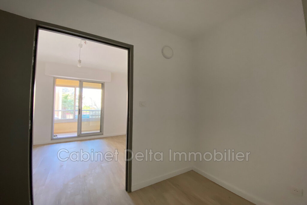 BUREAU Centre ville de SANARY – NR pièces – NR chambres – 21.00 m²